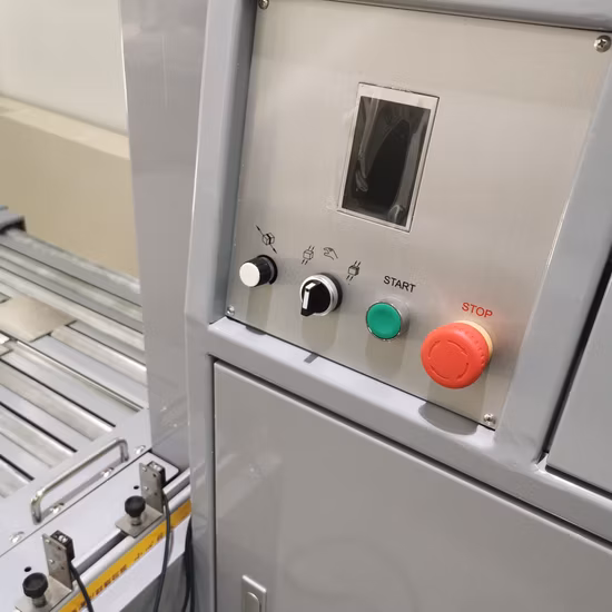 Máquina de cintar automática de mesa baixa Sunpack com rolo para linha de embalagem de refrigerador